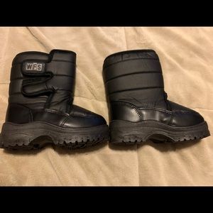 Snow boots Size 9 child/toddler